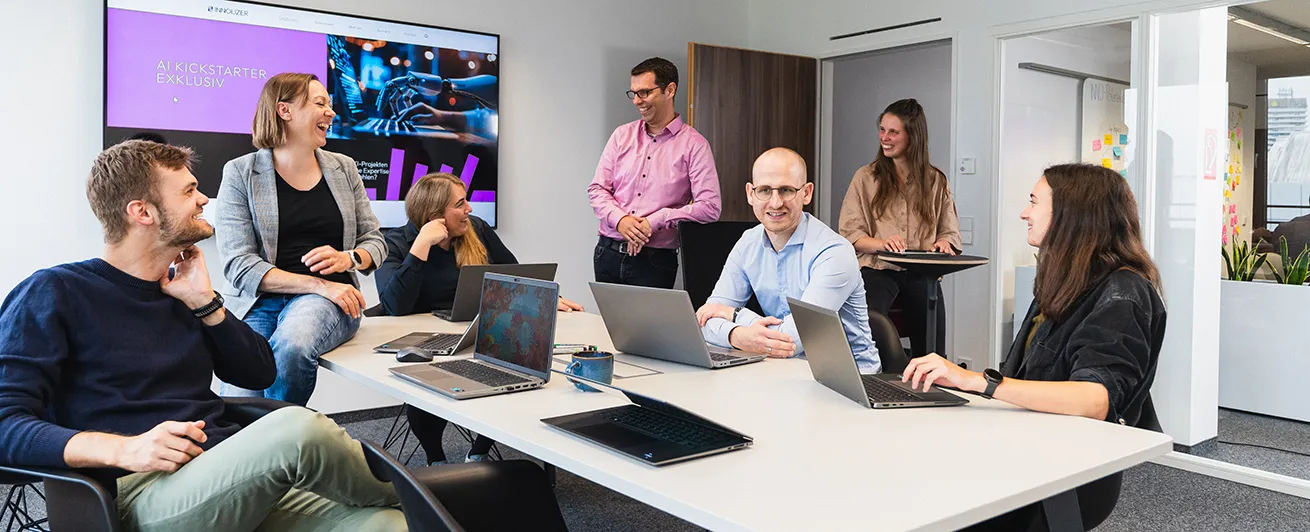 Das Innolizer-Team im Besprechungsraum in Ulm